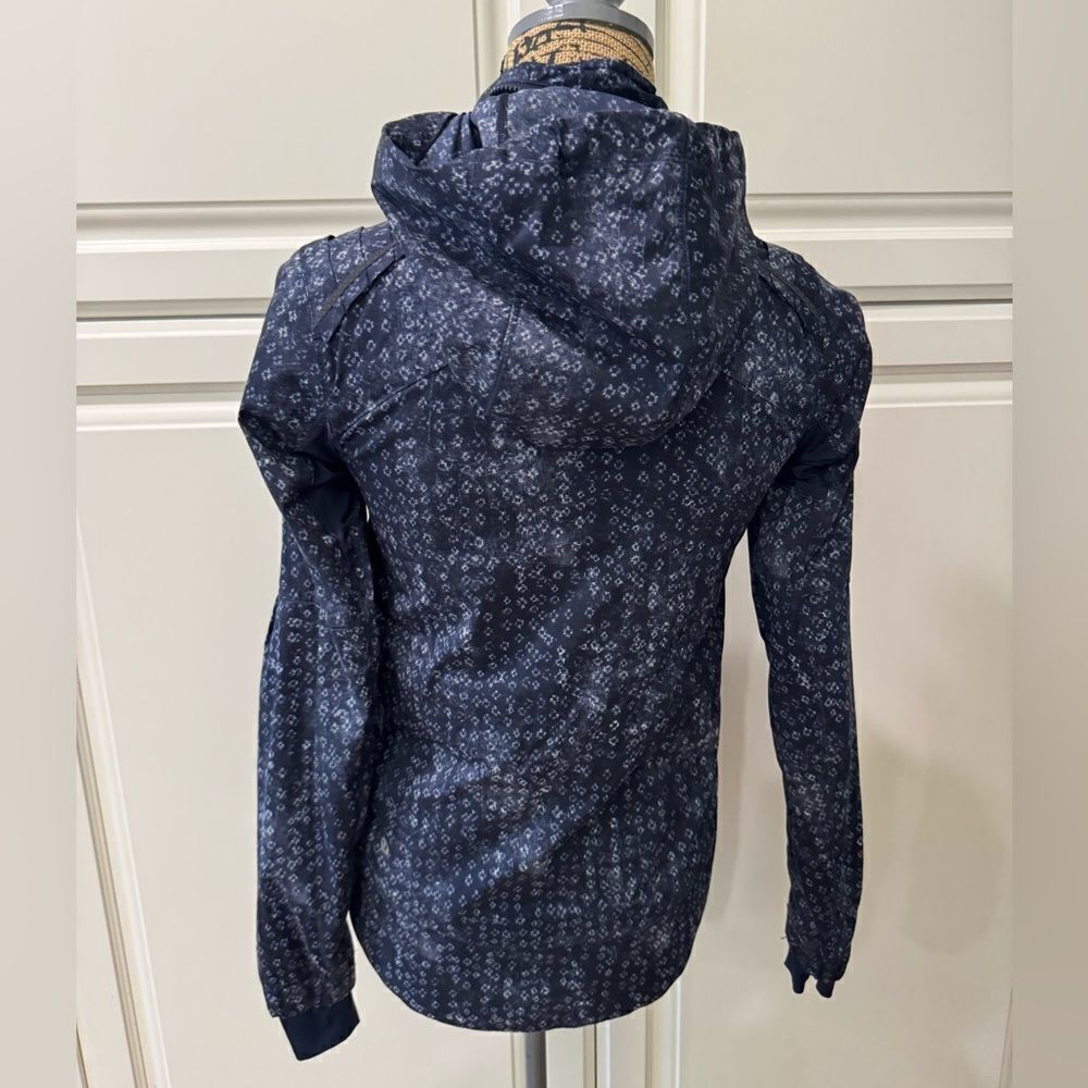 Lululemon jacket  - Picture 2 of 8